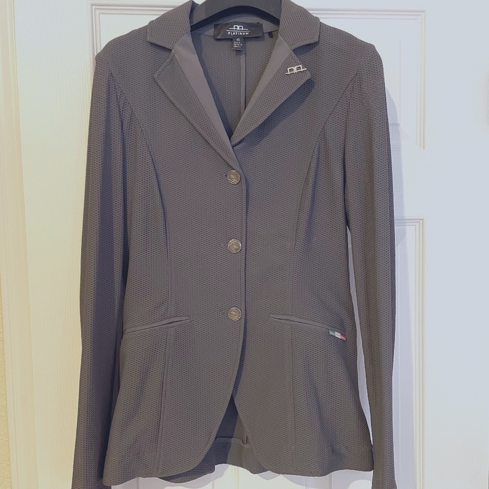 AA Platinum MotionLite Show Coat